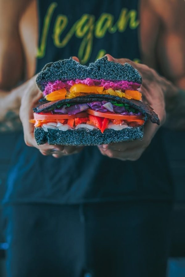Comment optimiser une cuisine pour la préparation de repas végans ?