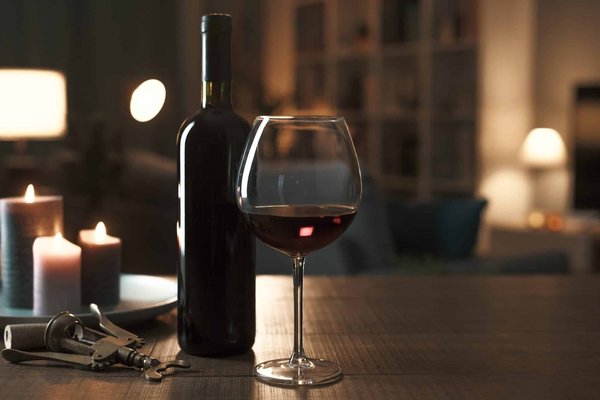Comment choisir et acheter du vin sans alcool : guide pratique pour les amateurs de vin